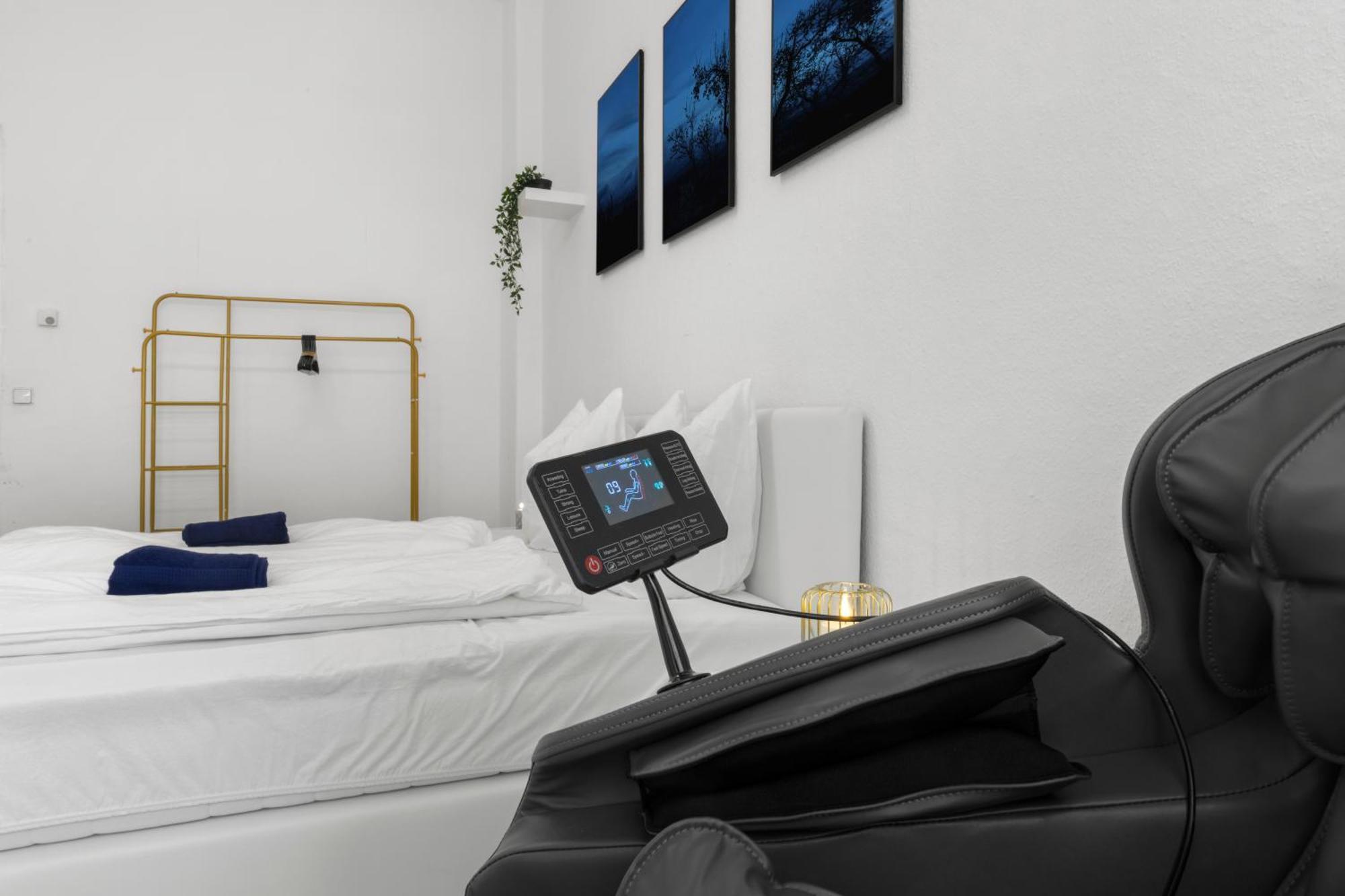 62Qm2, Massageseat, Billard-Table, King-Sized Bed Appartement Berlijn Buitenkant foto