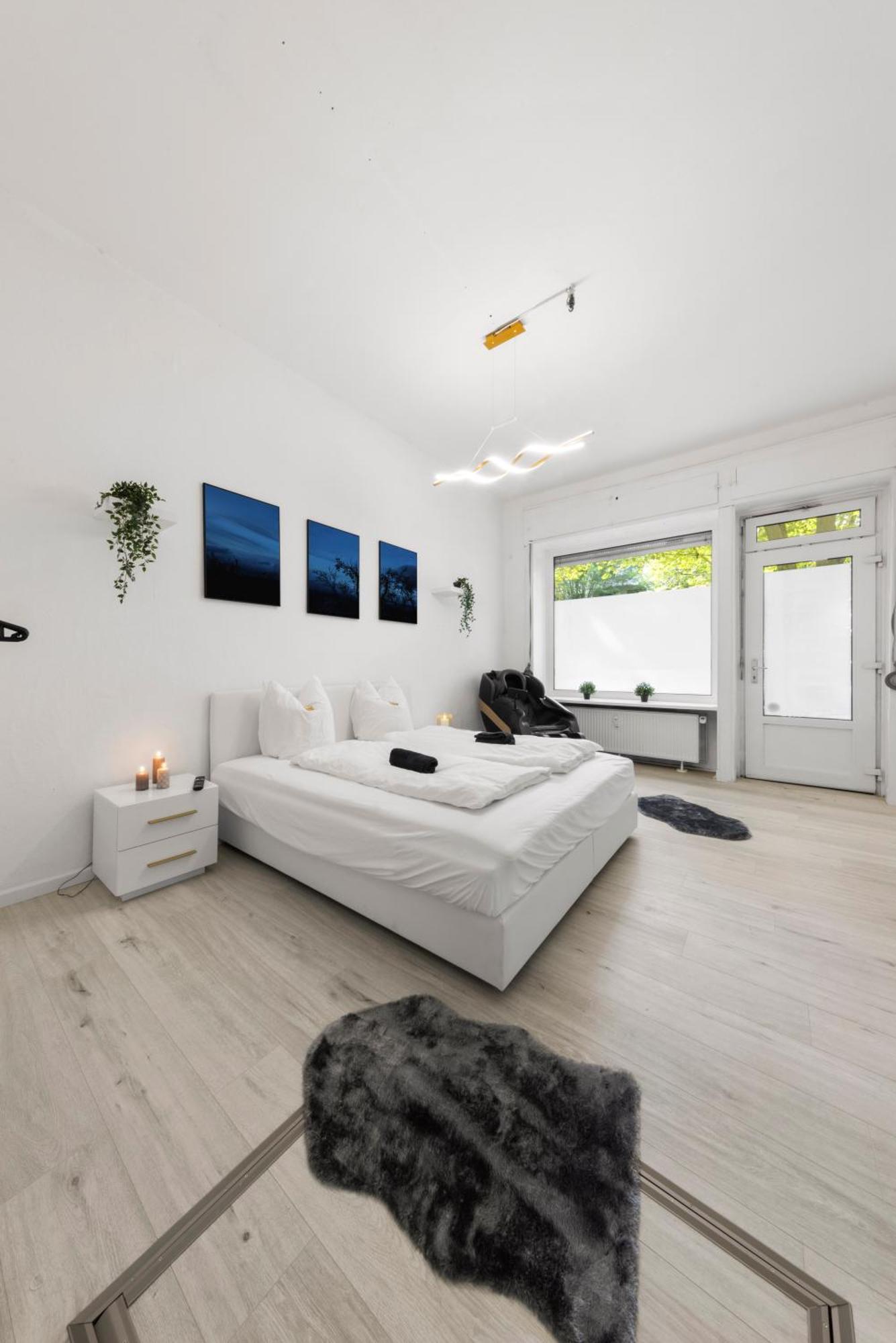 62Qm2, Massageseat, Billard-Table, King-Sized Bed Appartement Berlijn Buitenkant foto